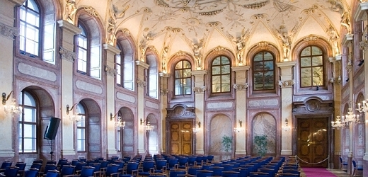 Koncert se uskuteční v hlavním sále Valdštejnského paláce.